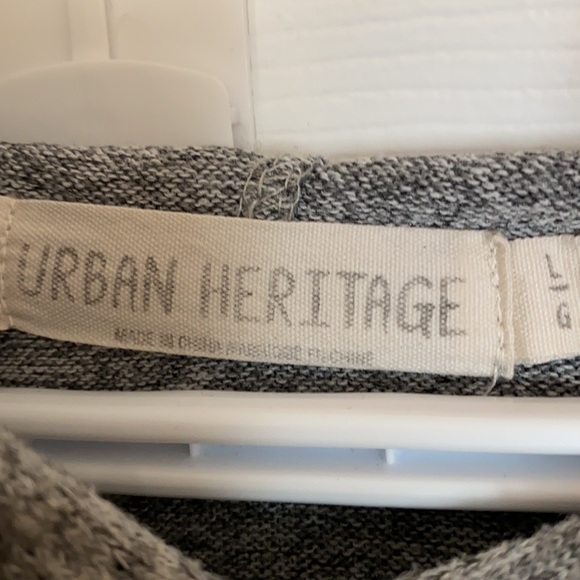 Grey Sweater with pink flowers - Picture 3 of 3